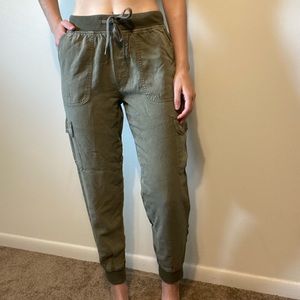 American Eagle Cargo Joggers